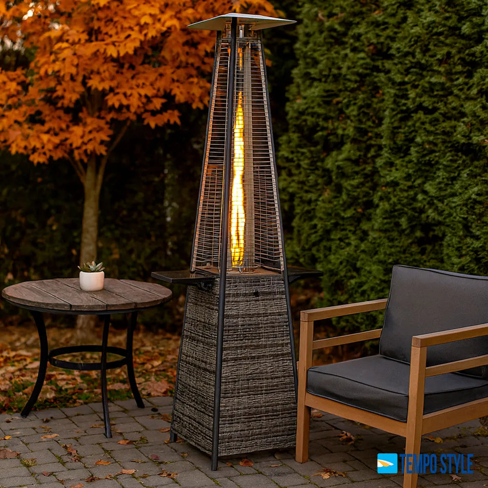 8058269112523_Stufa-a-gas-Pyramid-Grigio-Rattan-Tavolino-Lifestyle.jpeg (41336613)